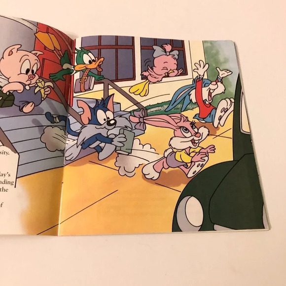 Vtg 1990 Tiny Toon Adventures Lost In The Fun House Golden Book - Picture 8 of 15